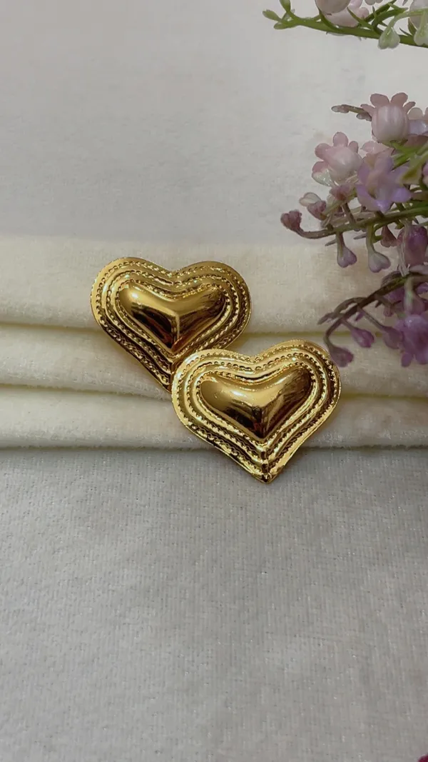Gold_Heart_Stud_Earrings_for_Women
