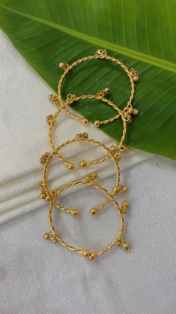 Gold_Tone_Twisted_Charm_Anklet_Set_for_Women