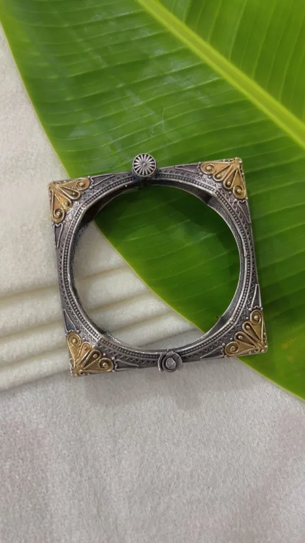 Oxidised_Metal_Geometric_Bangle_for_Women