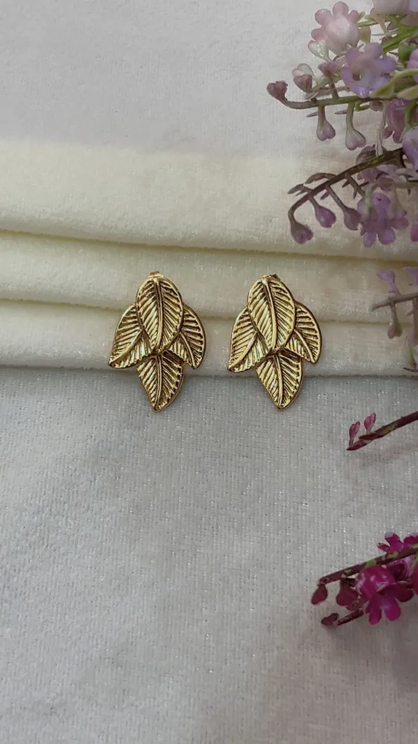 Gold_Stainless_Steel_Leaf_Stud_Earrings_for_Women