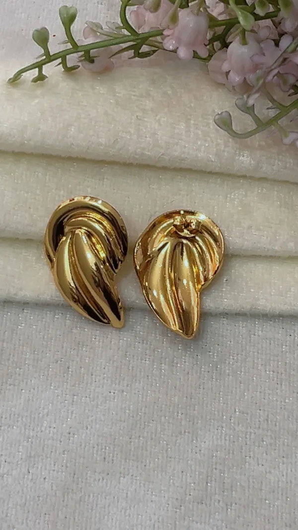 Gold_Tone_Leaf_Design_Stud_Earrings_for_Women