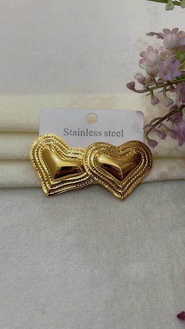 Gold_Heart_Stud_Earrings_for_Women