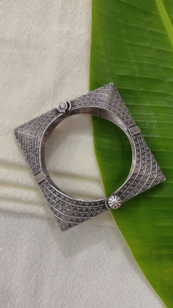 Silver_Oxidised_Broad_Cuff_Bracelet_for_Women