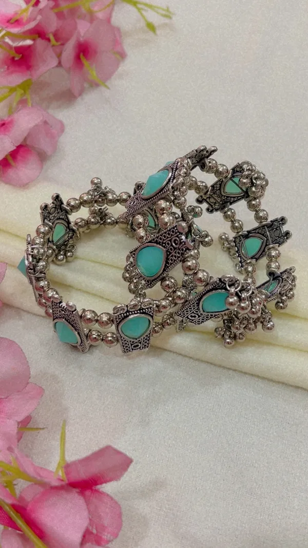 Silver_Tone_Turquoise_Stone_Link_Bracelet_for_Women