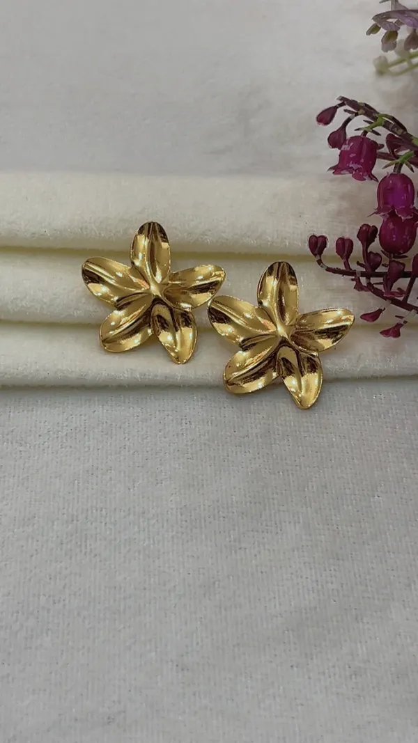 Gold_Tone_Floral_Stud_Earrings_for_Women