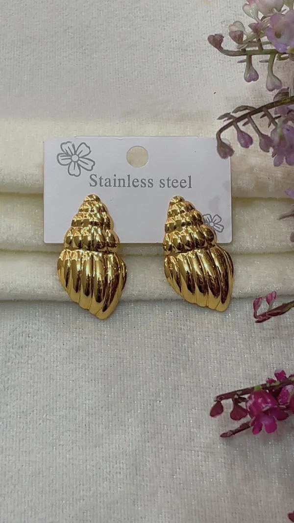 Gold_Tone_Textured_Shell_Stud_Earrings