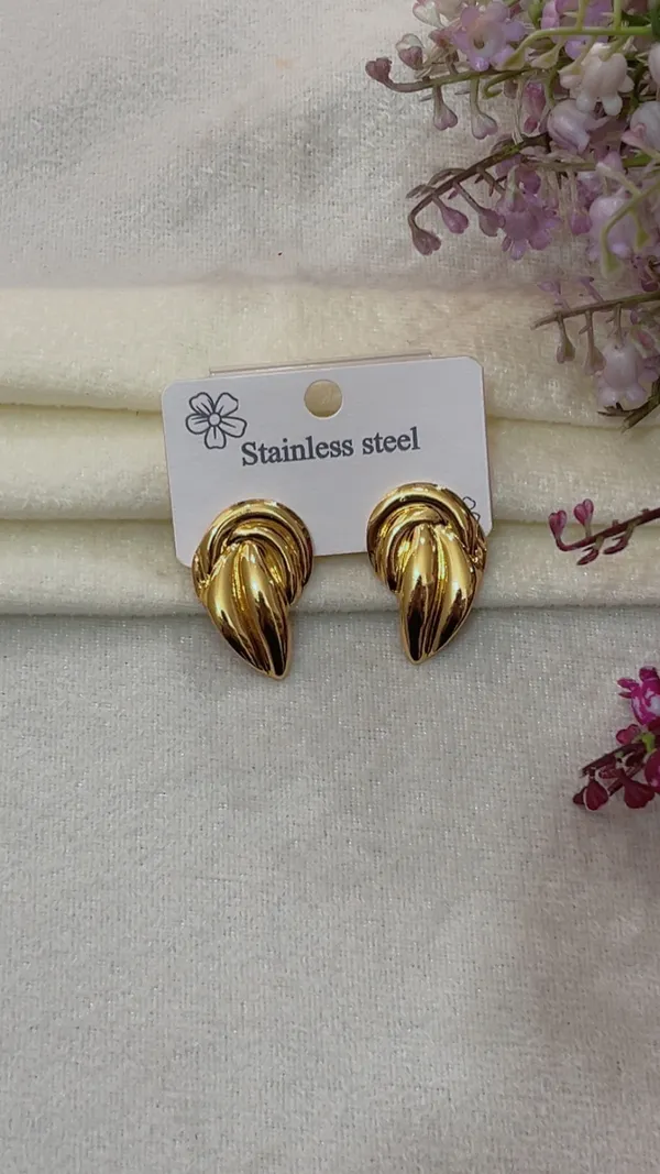 Gold_Tone_Leaf_Design_Stud_Earrings_for_Women