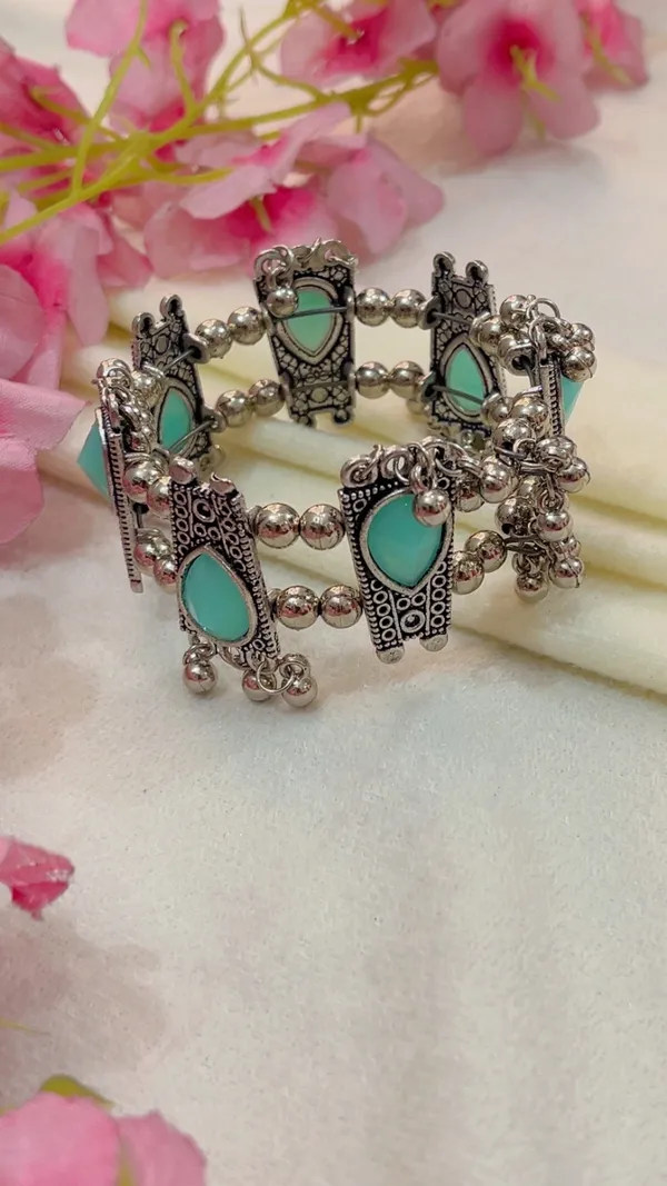 Silver_Tone_Turquoise_Stone_Link_Bracelet_for_Women