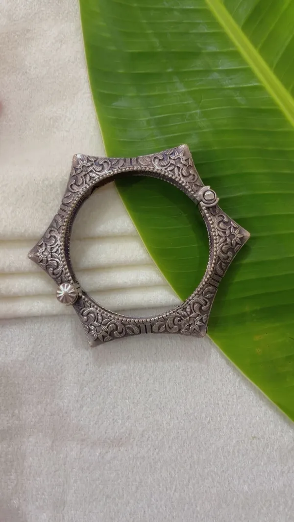 Silver_Oxidised_Floral_Cuff_Bracelet_for_Women