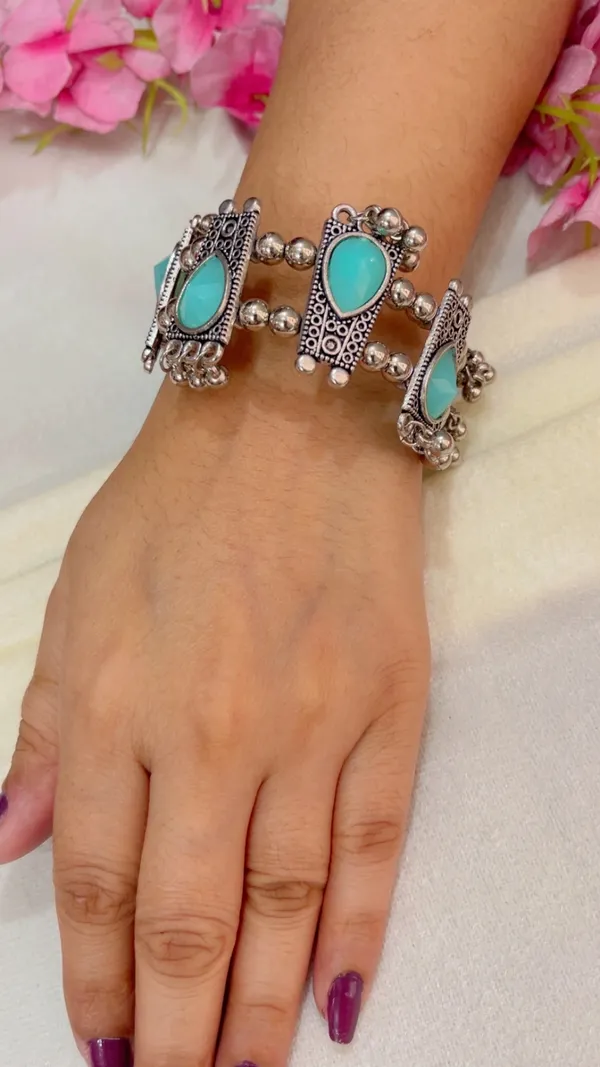 Silver_Tone_Turquoise_Stone_Link_Bracelet_for_Women