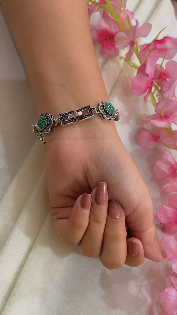 Silver-Tone_Oxidized_Link_Bracelet_for_Women