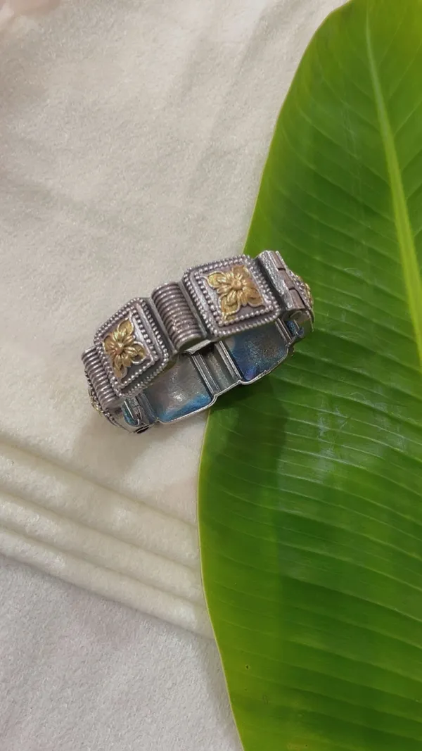 Silver_Oxidized_Floral_Bracelet_for_Women