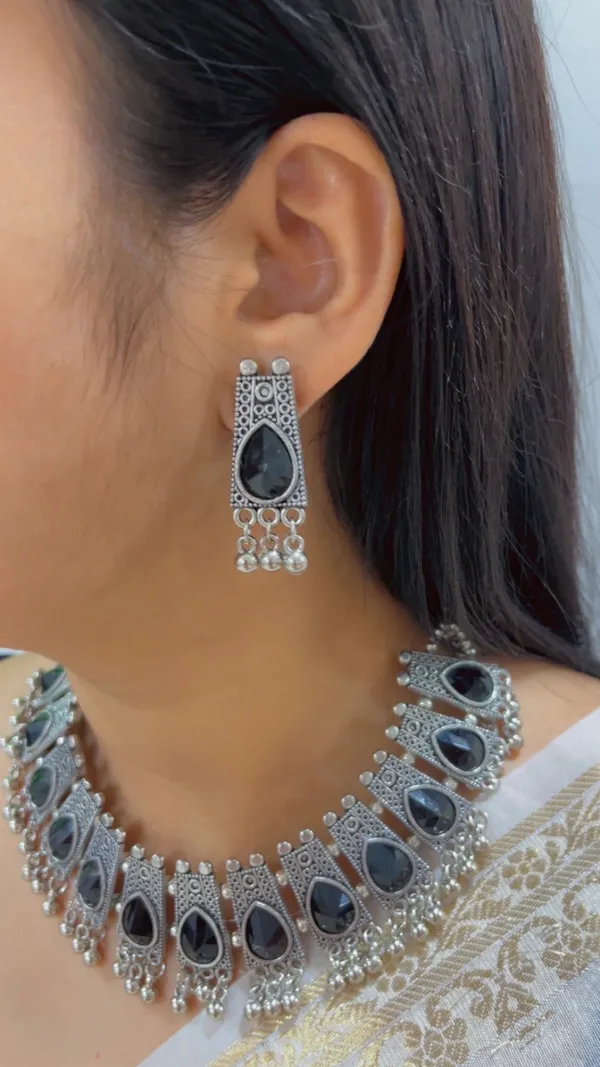 Silver_Tone_Black_Stone_Necklace_And_Earrings_Set_for_Women