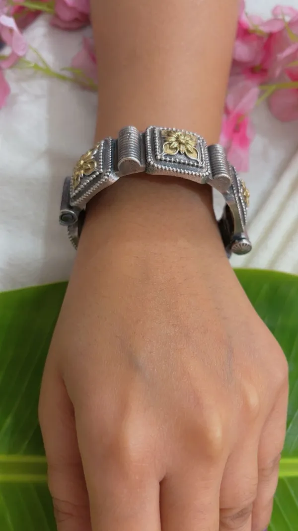 Silver_Oxidized_Floral_Bracelet_for_Women