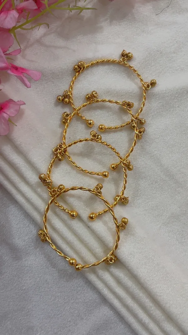 Gold_Tone_Twisted_Charm_Anklet_Set_for_Women