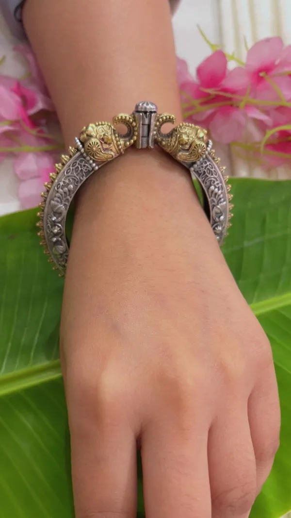 Oxidized_Silver_Gold_Tone_Ornate_Kada_Bangle_for_Women
