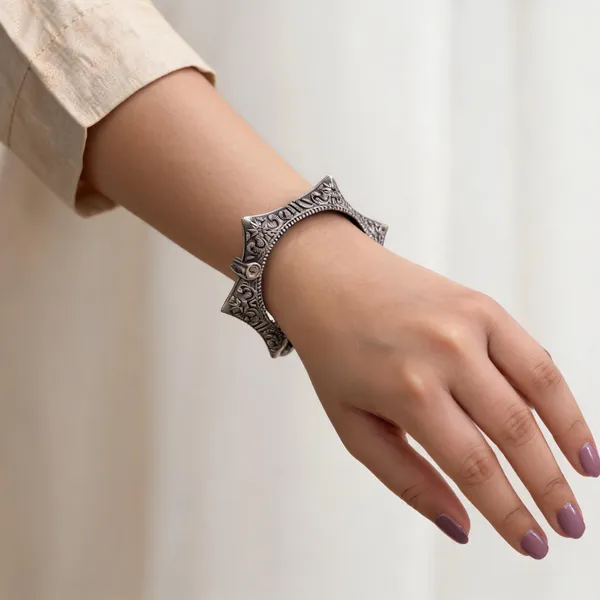 Silver_Oxidised_Floral_Cuff_Bracelet_for_Women