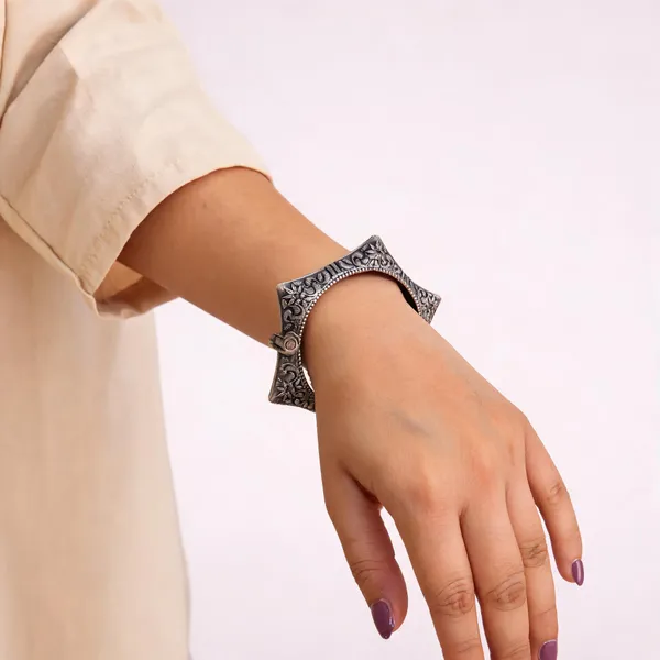 Silver_Oxidised_Floral_Cuff_Bracelet_for_Women