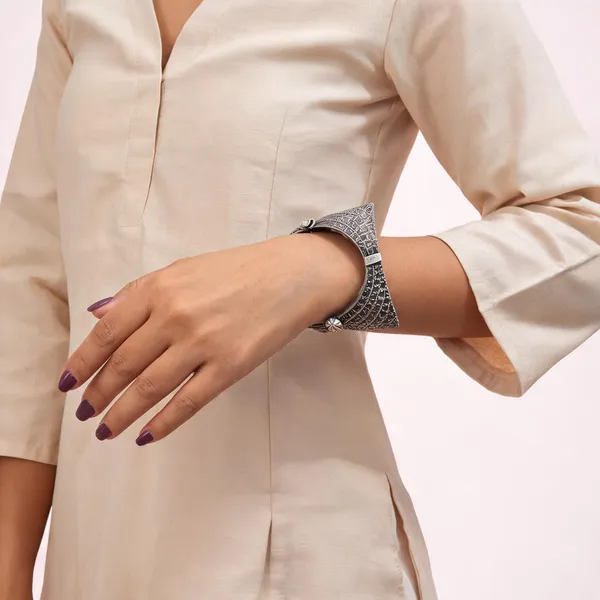 Silver_Oxidised_Broad_Cuff_Bracelet_for_Women