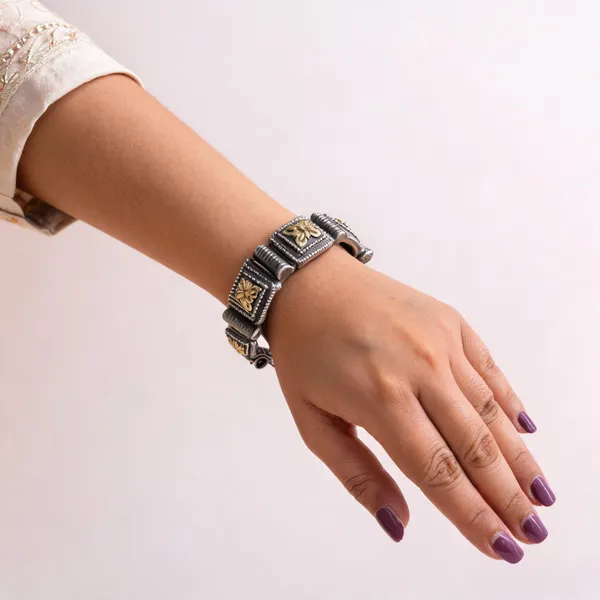 Silver_Oxidized_Floral_Bracelet_for_Women