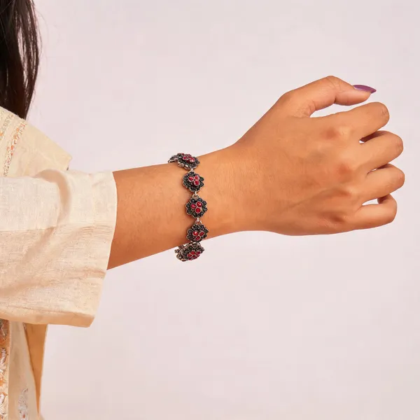 Black_Oxidized_Floral_Link_Bracelet_for_Women