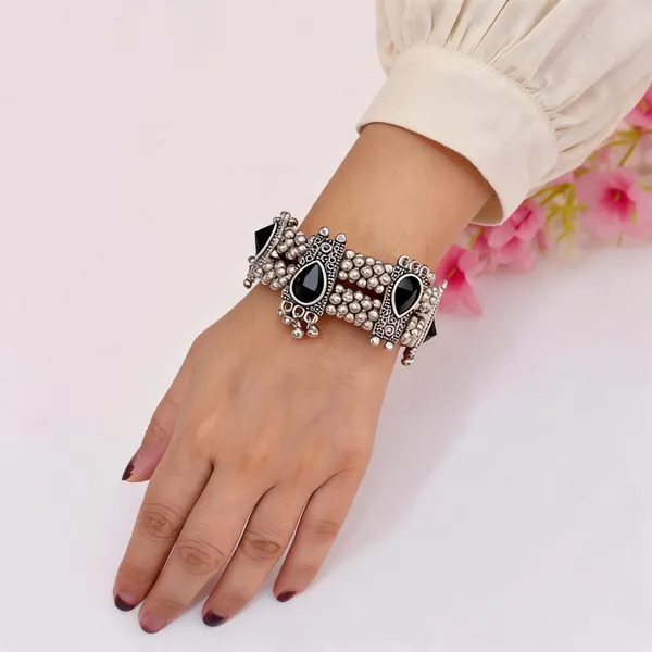 Silver_Oxidized_Stone_Studded_Bracelet_for_Women