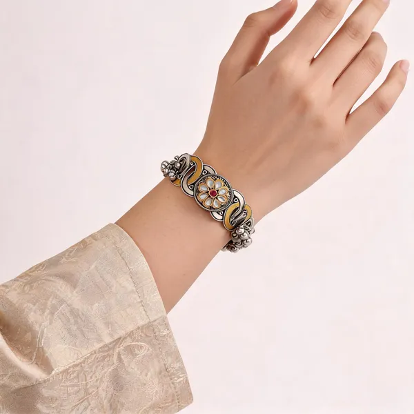 Silver_Tone_Floral_Embellished_Bangle_for_Women