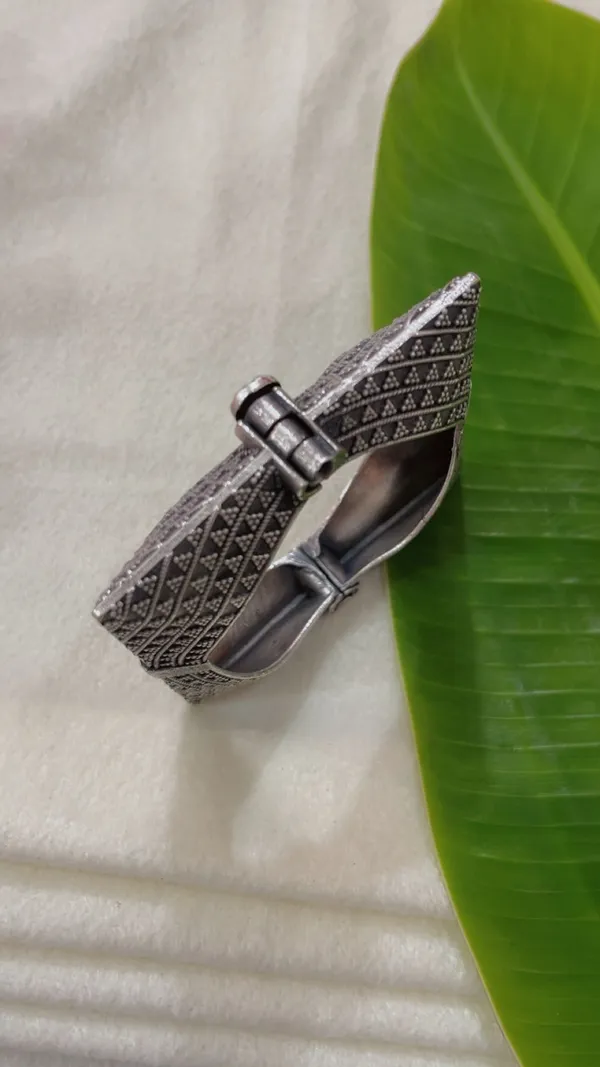 Silver_Oxidised_Broad_Cuff_Bracelet_for_Women