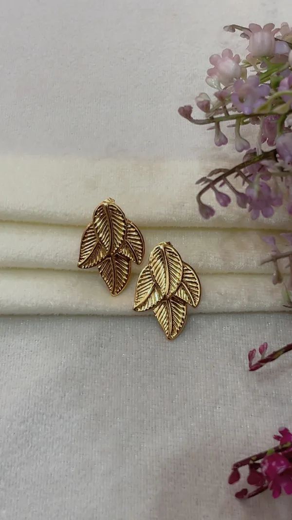 Gold_Stainless_Steel_Leaf_Stud_Earrings_for_Women
