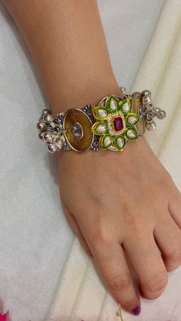 Silver_Tone_Floral_Charm_Bracelet_for_Women