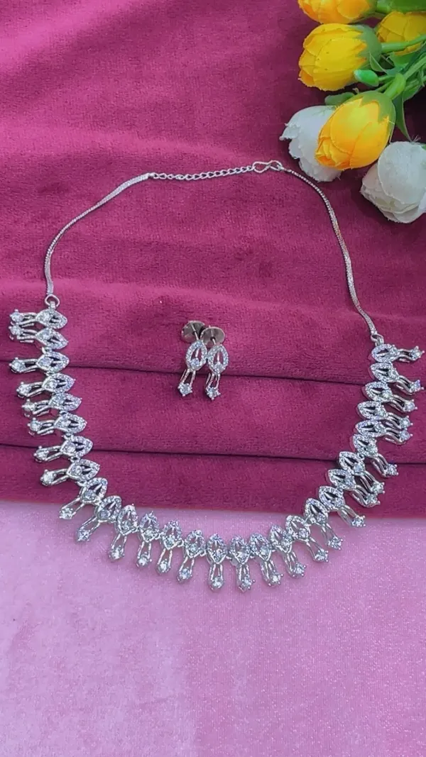Silver_Tone_Stone_Studded_Necklace_And_Earrings_Set_for_Women