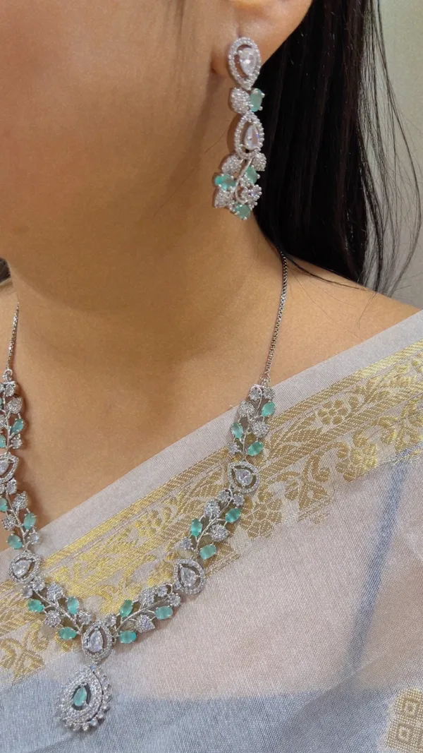 Silver_Tone_Stone_Necklace_Set_for_Women