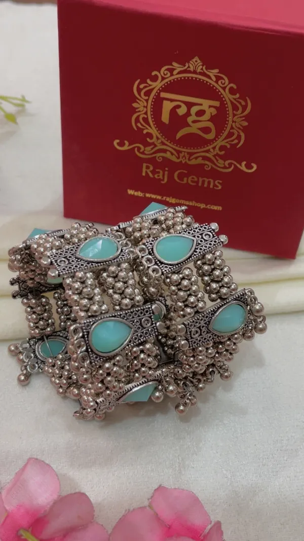 Silver-Tone_Oxidized_Turquoise_Bracelet_for_Women