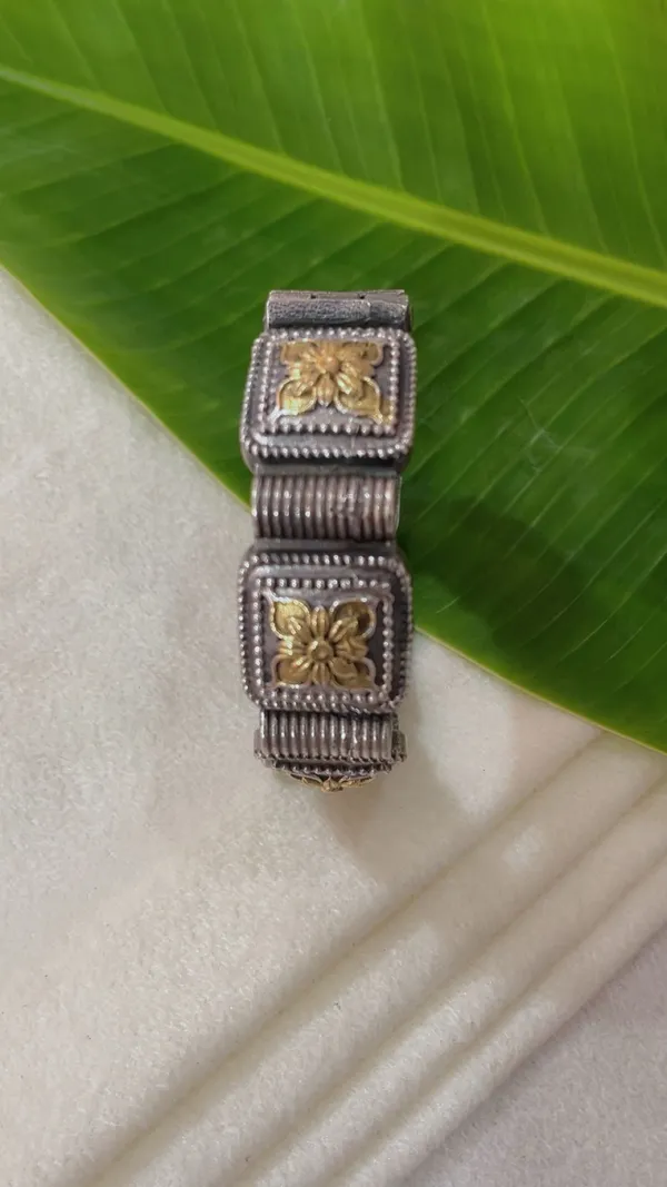 Silver_Oxidized_Floral_Bracelet_for_Women