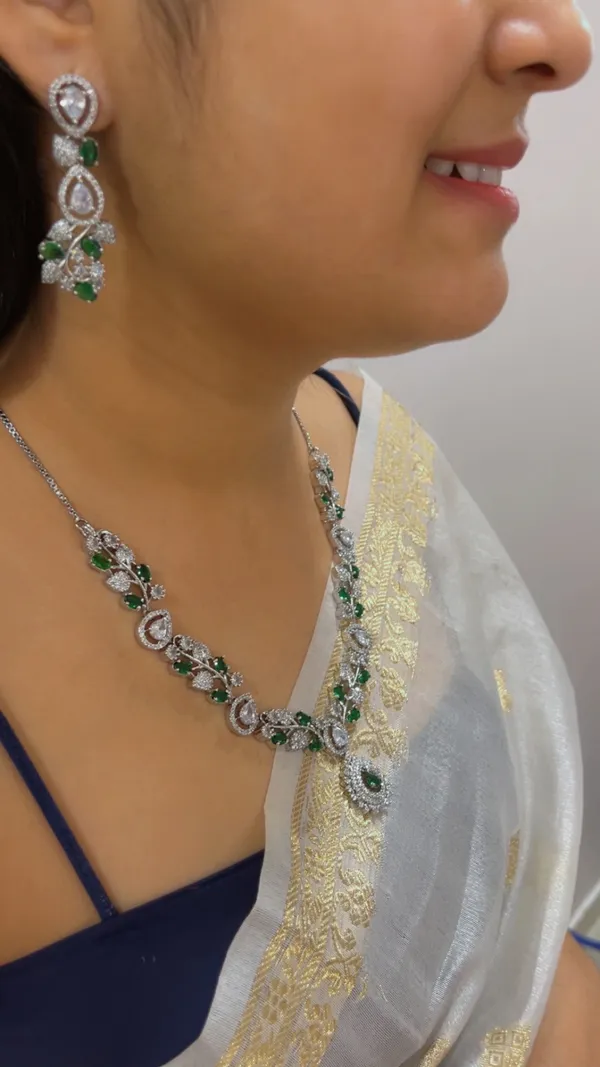 Silver_Tone_Green_Stone_Necklace_Set_For_Women