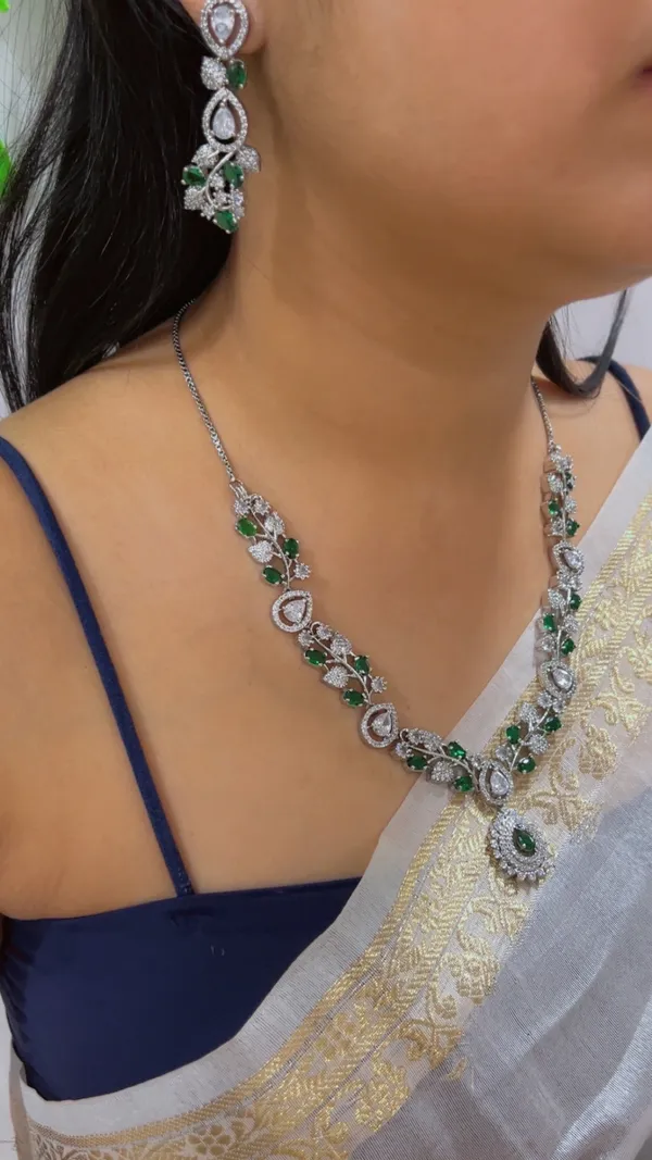 Silver_Tone_Green_Stone_Necklace_Set_For_Women