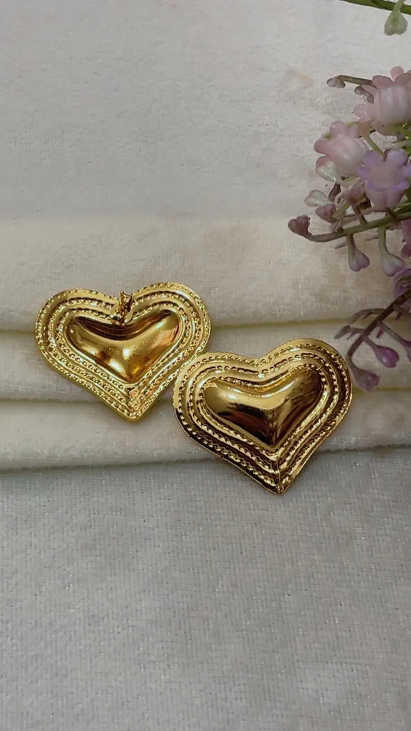 Gold_Heart_Stud_Earrings_for_Women