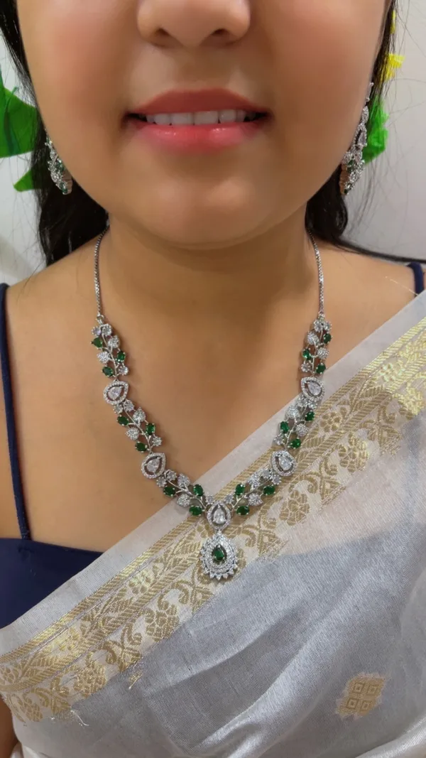 Silver_Tone_Green_Stone_Necklace_Set_For_Women