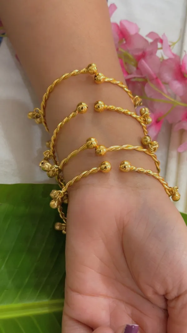 Gold_Tone_Twisted_Charm_Anklet_Set_for_Women