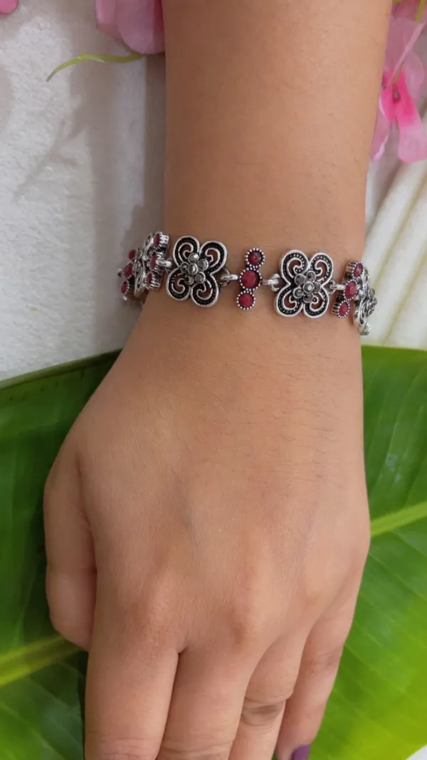 Silver-Tone_Floral_Bracelet_for_Women