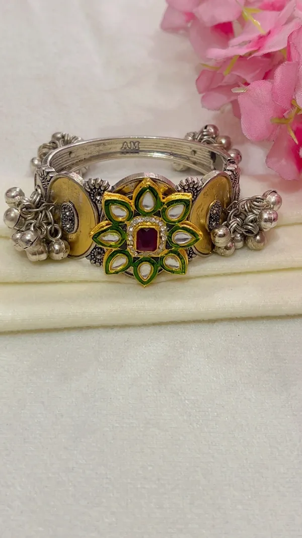 Silver_Tone_Floral_Charm_Bracelet_for_Women