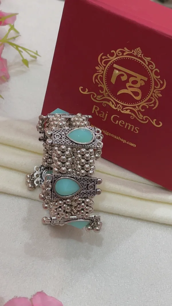 Silver-Tone_Oxidized_Turquoise_Bracelet_for_Women