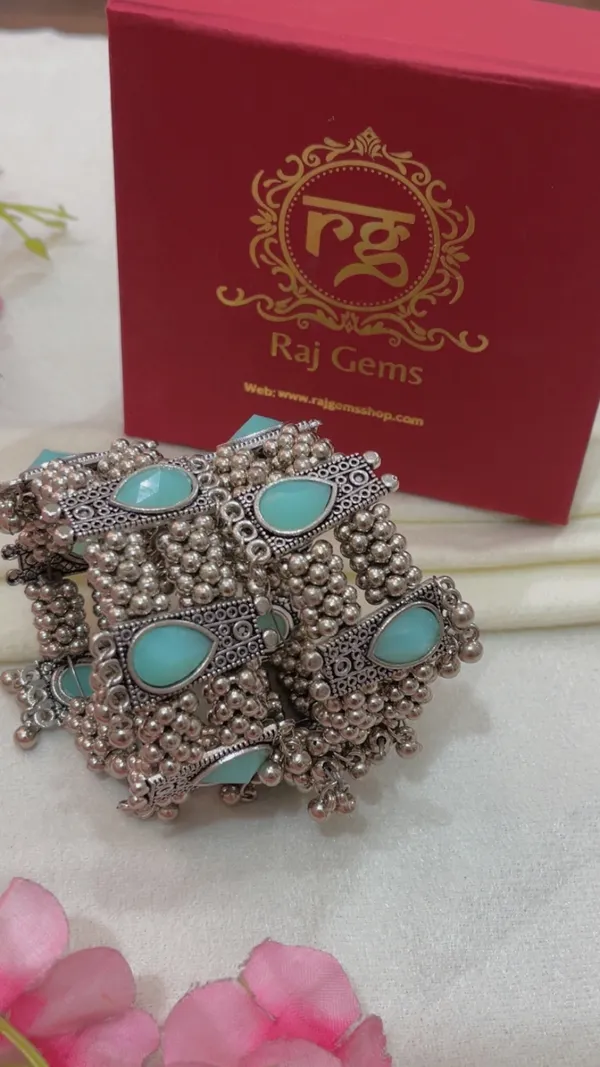 Silver-Tone_Oxidized_Turquoise_Bracelet_for_Women