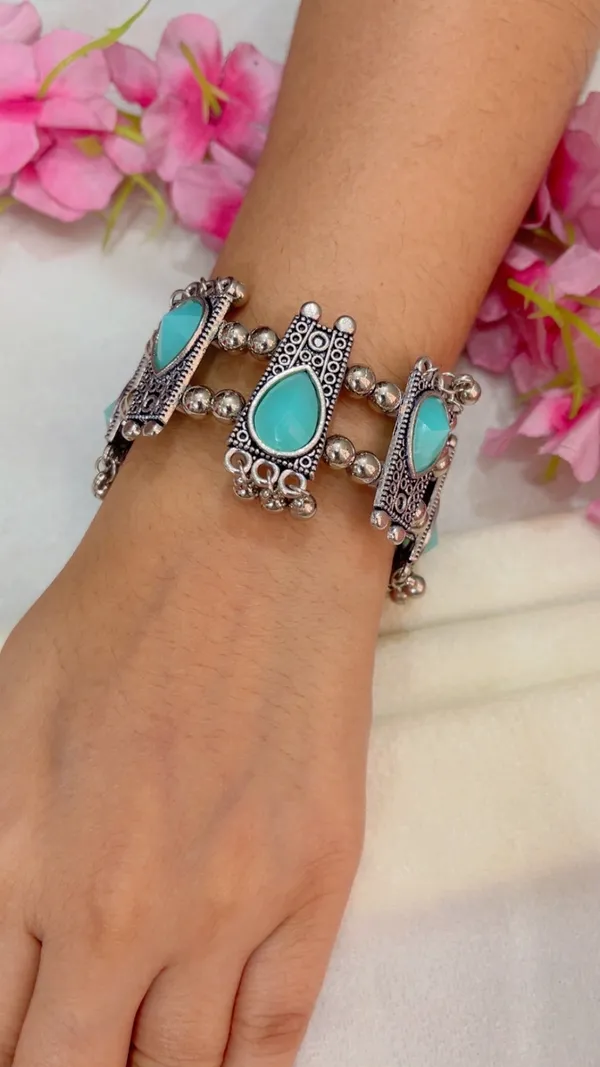 Silver_Tone_Turquoise_Stone_Link_Bracelet_for_Women