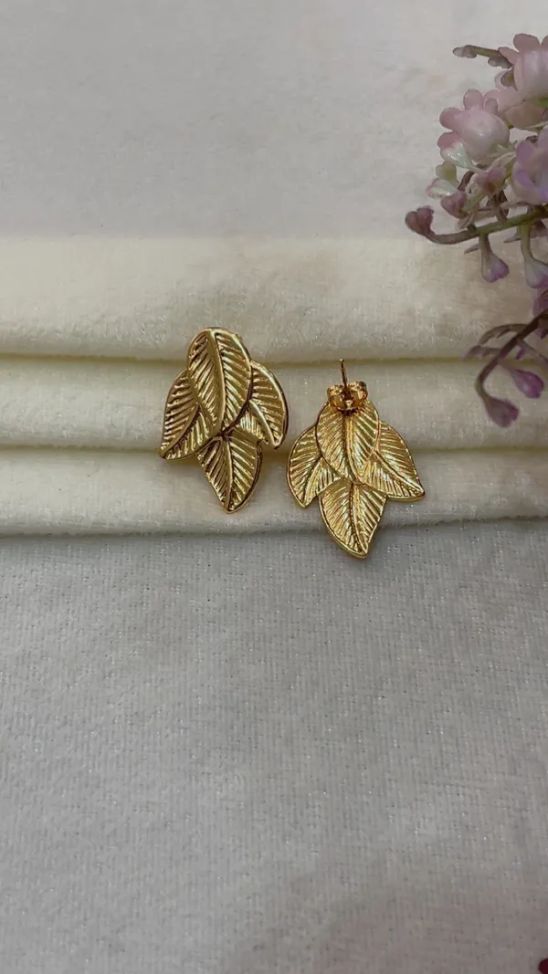 Gold_Stainless_Steel_Leaf_Stud_Earrings_for_Women