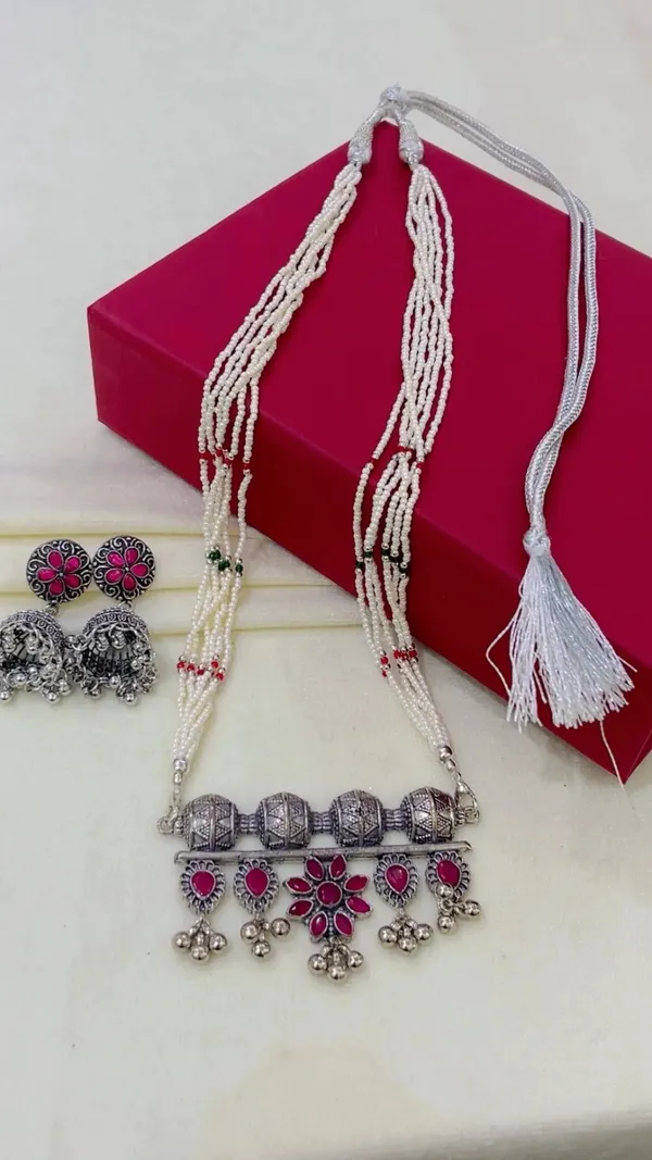 Silver_Tone_Pearl_Beaded_Ethnic_Necklace_Set_for_Women