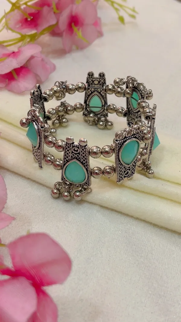 Silver_Tone_Turquoise_Stone_Link_Bracelet_for_Women