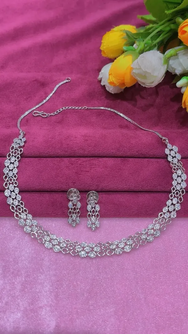 Silver-Toned_Stone-Studded_Necklace_And_Earrings_Set_for_Women