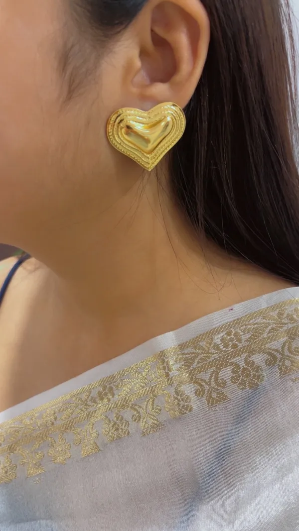 Gold_Heart_Stud_Earrings_for_Women
