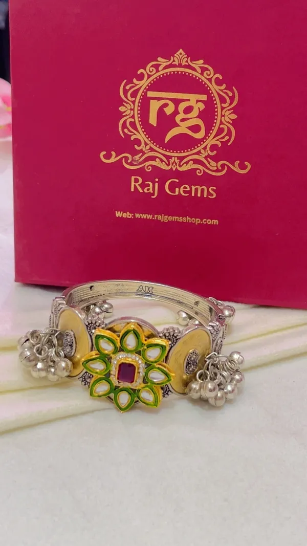 Silver_Tone_Floral_Charm_Bracelet_for_Women